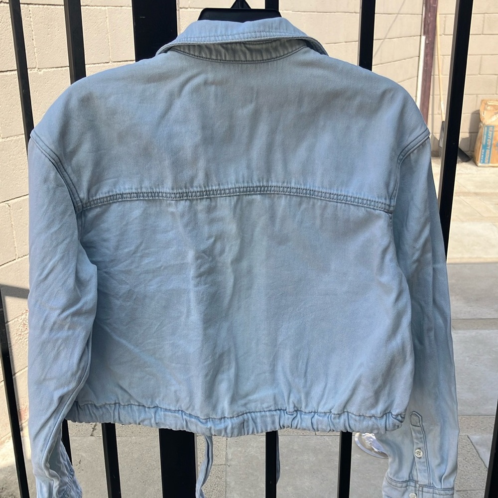Universal Thread Blue Cropped Jean Jacket - image 4